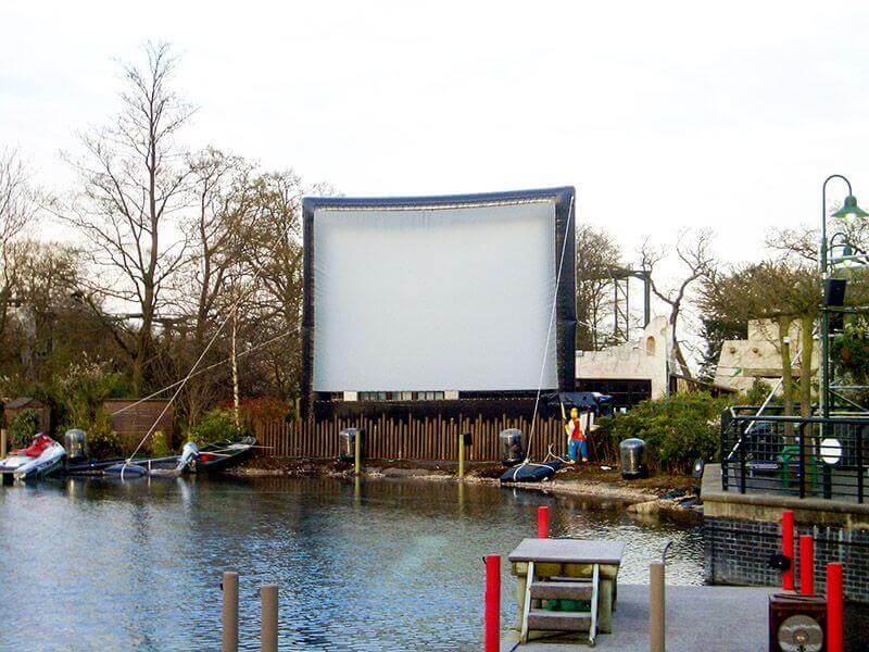 Camstage installed inflatable screen at LEGOLAND Windsor Resort.